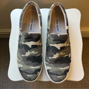 Steve Madden Green Camo slip on sneakers Style Gills-C, Size 8.5